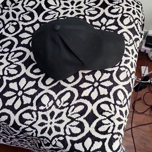 Flexfit youth hat from the store lids - Picture 2 of 5